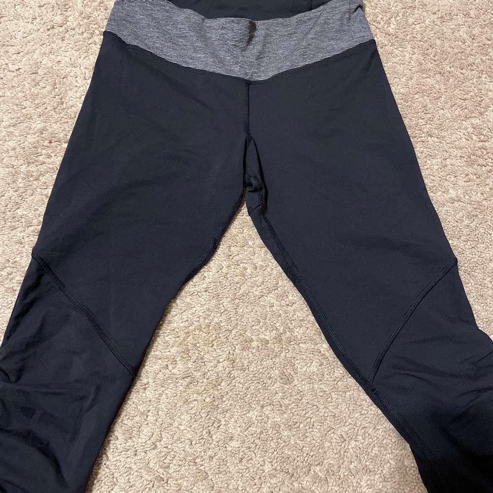 Lululemon black capris